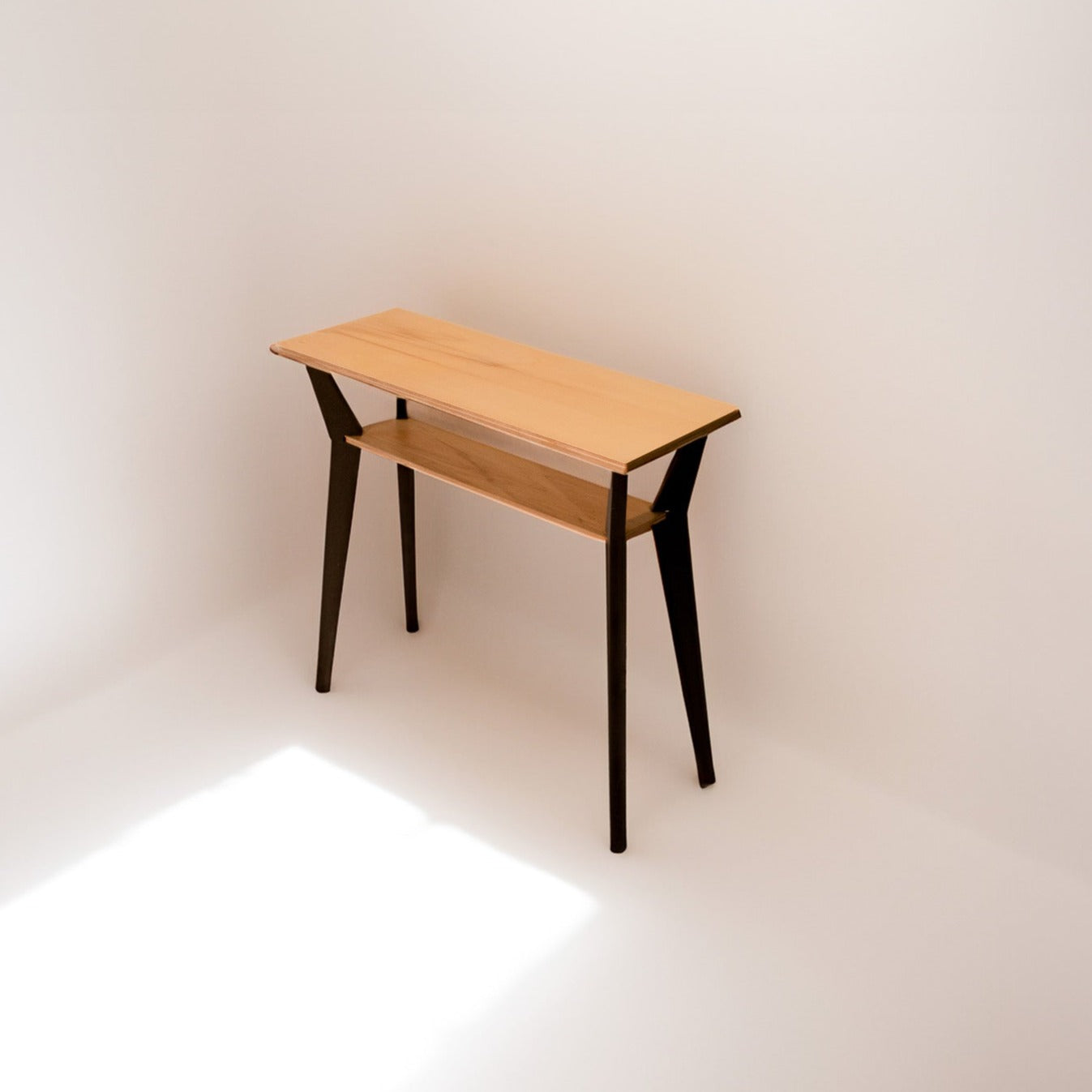 Petite table en bois  ~  Tatal